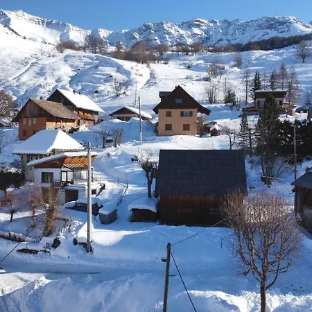 Authentique Grange Savoyarde Hébergement de vacances Albiez-Montrond